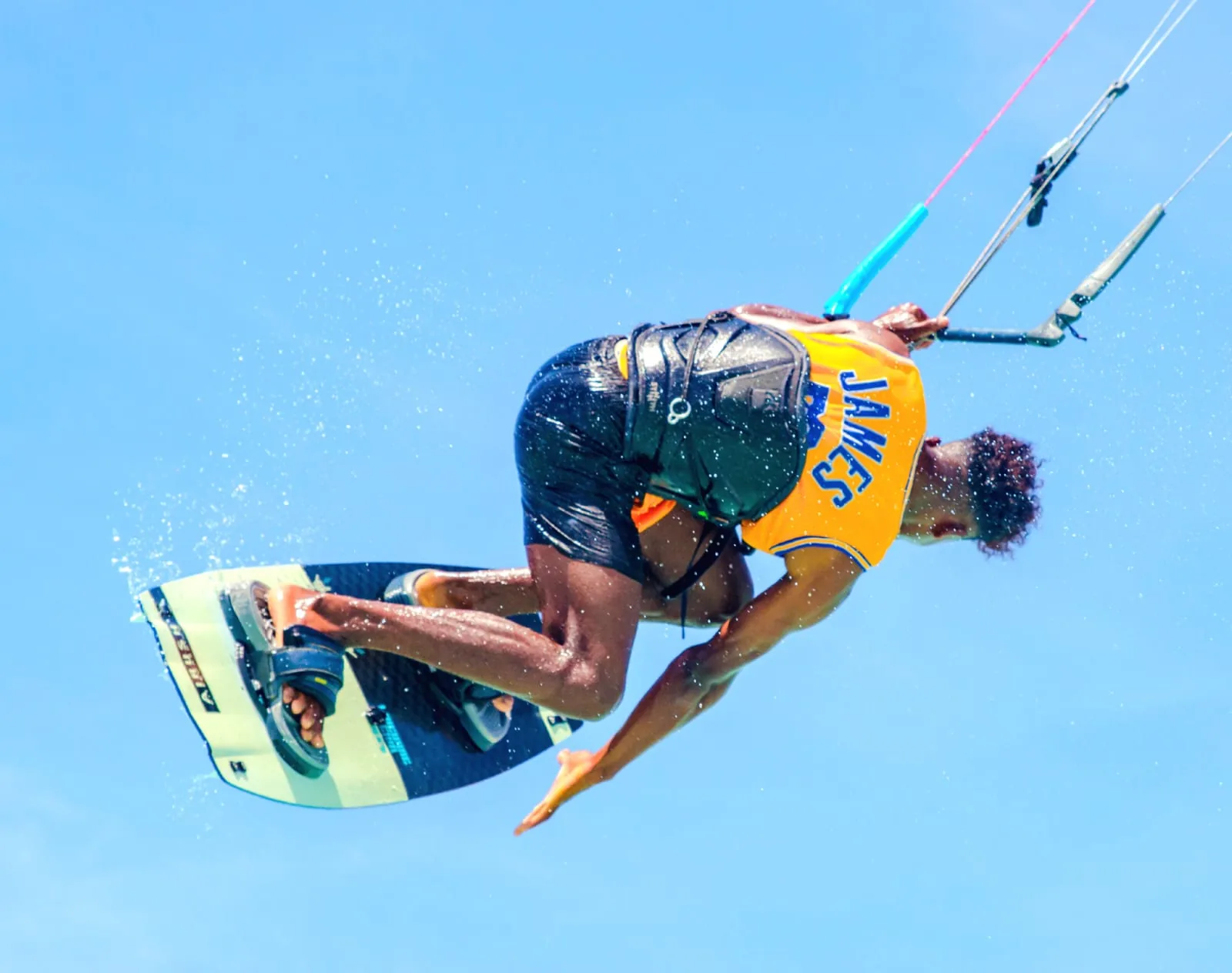 Comparaison kitesurf et wingfoil